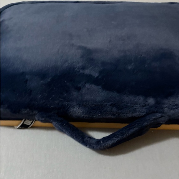 UGG Polar Lap Desk - Picture 7 of 7